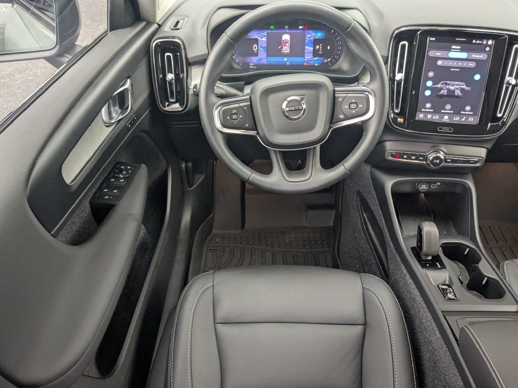 Used 2026 Volvo XC40 B5 Core w/ Climate Package AWD/4WD image 23