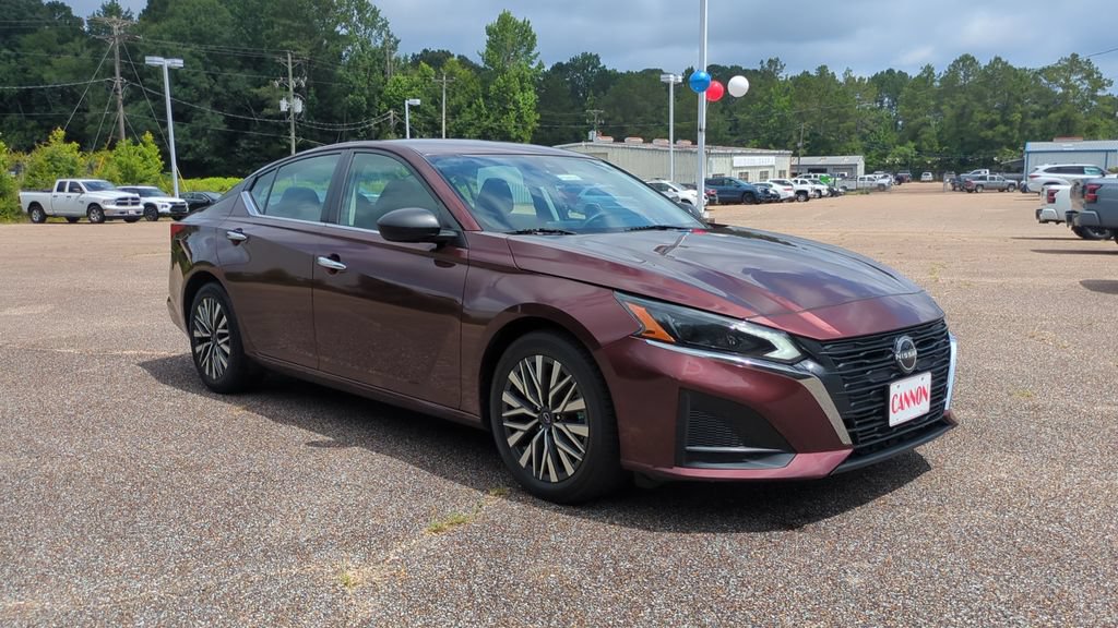 Used 2024 Nissan Altima 2.5 SV FWD image 3