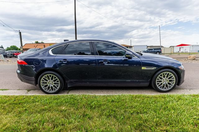 Used 2018 Jaguar XF Premium AWD/4WD image 4