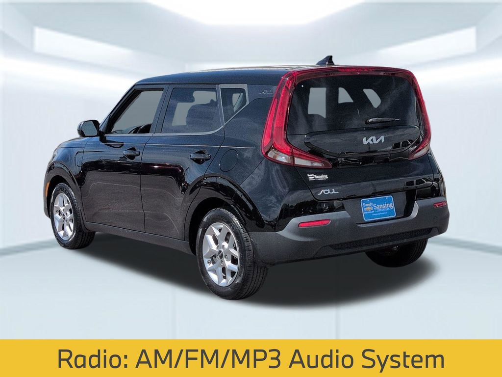 Used 2022 Kia Soul LX w/ Technology Package image 4