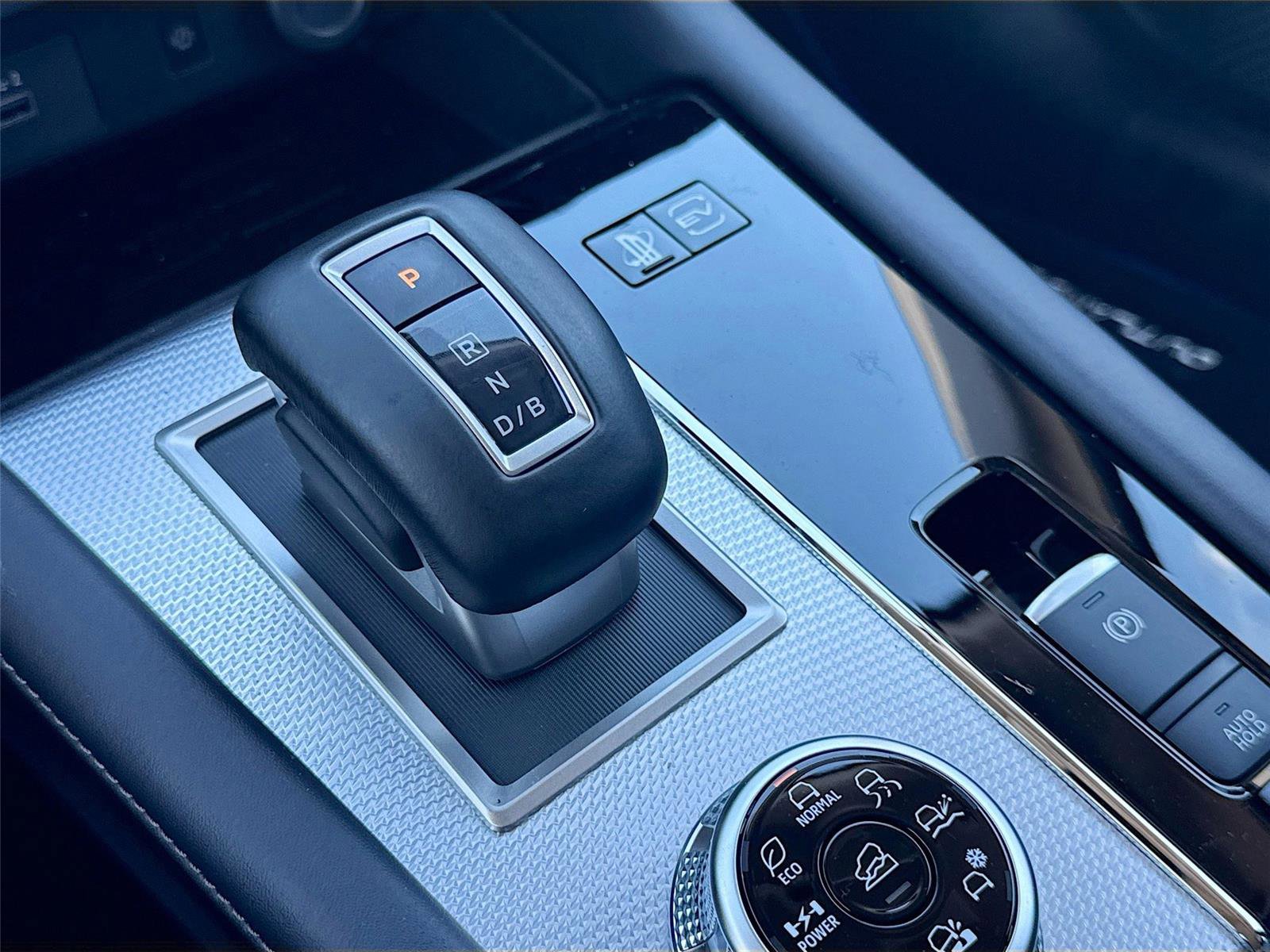 New 2025 Mitsubishi Outlander SEL image 17