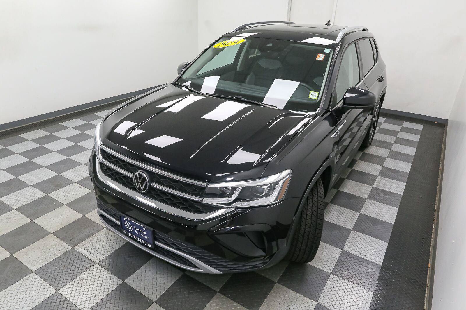 Certified 2024 Volkswagen Taos SEL AWD/4WD image 7