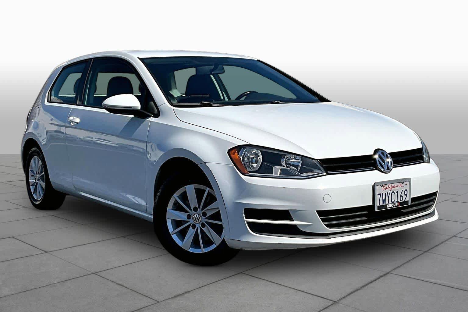 Used 2015 Volkswagen Golf S FWD image 2