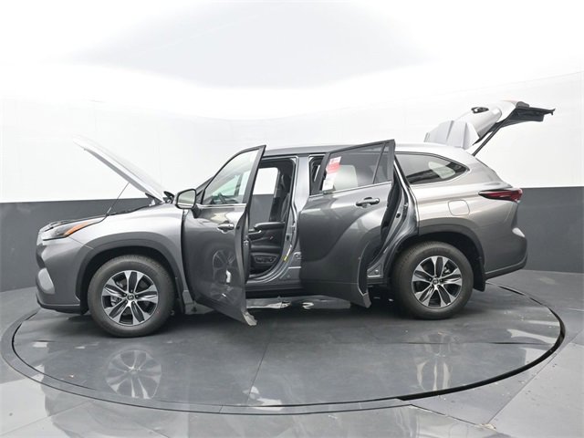 New 2026 Toyota Highlander XLE image 34
