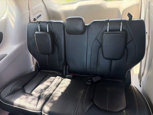 Used 2021 Chrysler Pacifica Limited AWD/4WD image 34