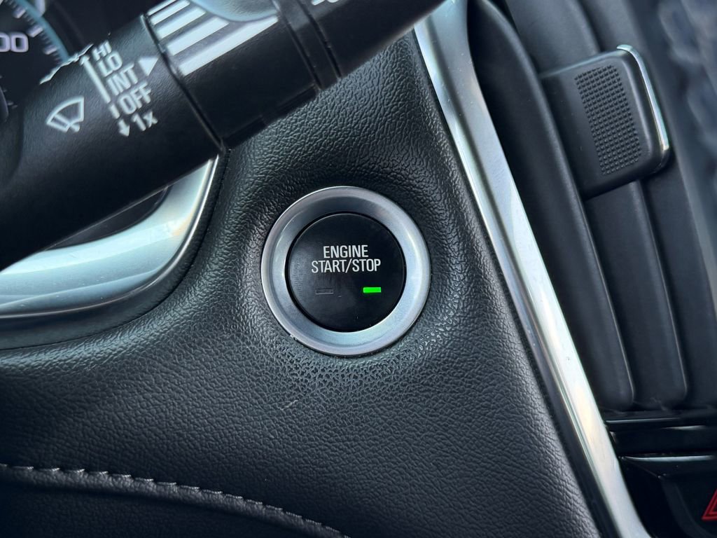 Used 2023 Chevrolet Traverse LT image 28