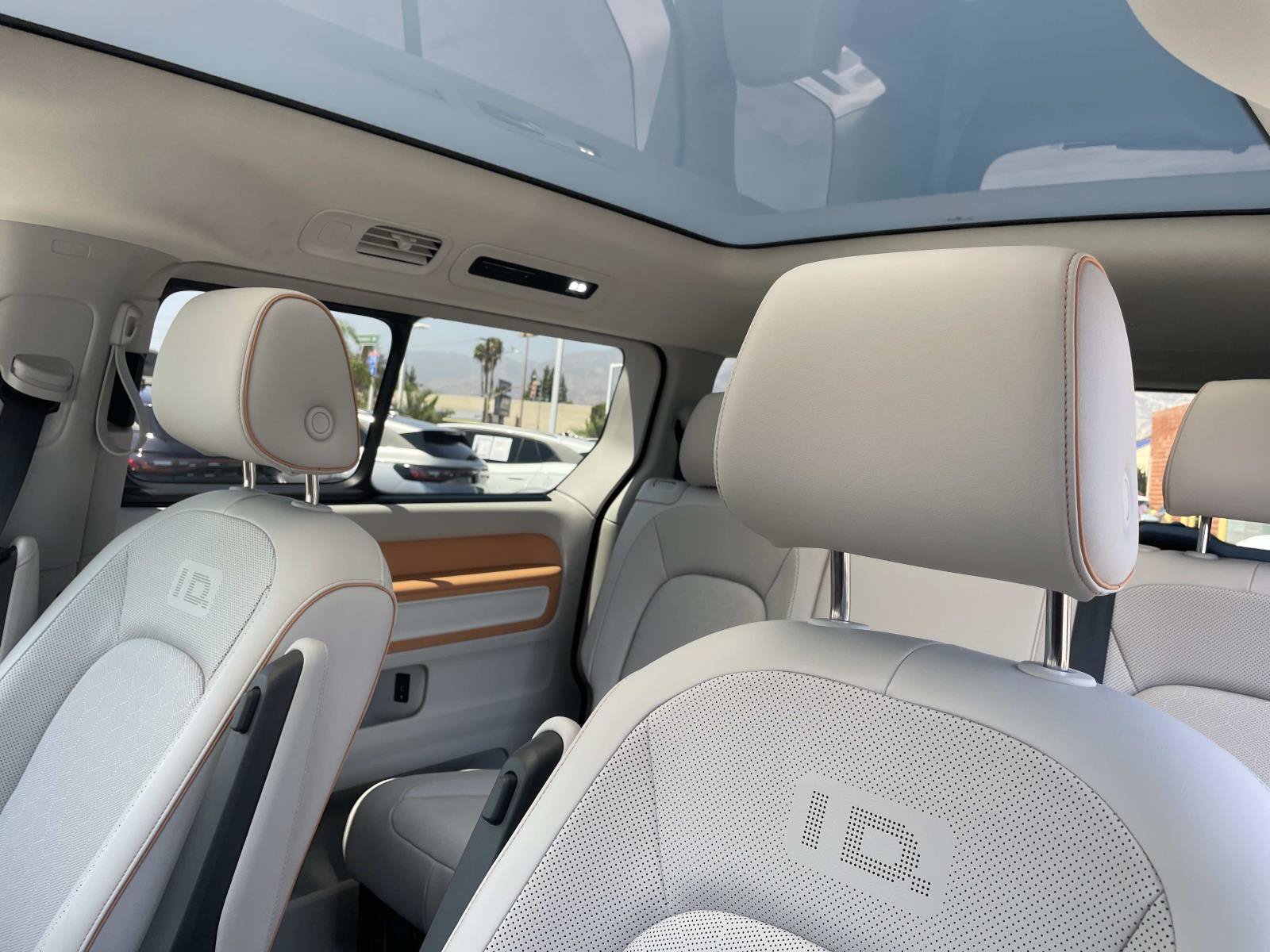 Certified 2025 Volkswagen ID. Buzz 1st Edition RWD image 25