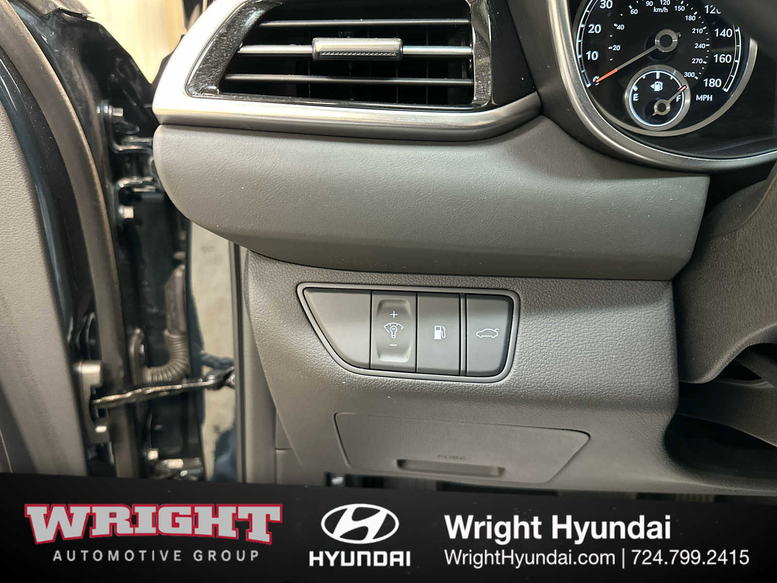 Certified 2025 Genesis G70 2.5T image 23