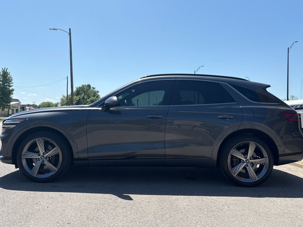 Used 2022 Genesis GV70 3.5T Sport w/ Sport Prestige Package AWD/4WD image 3