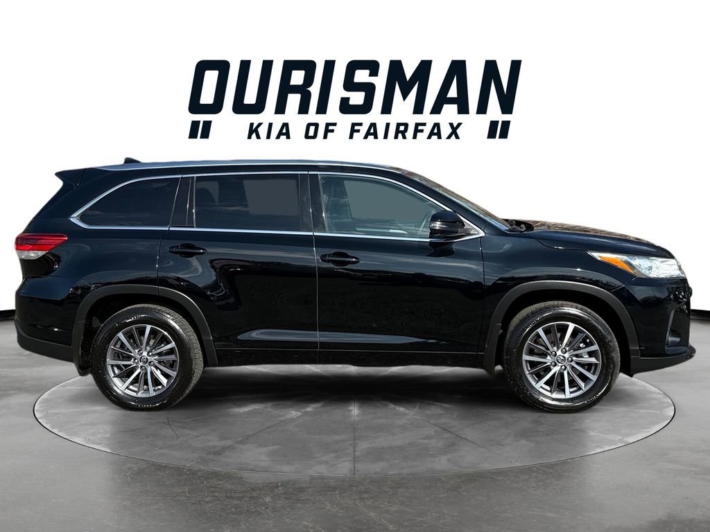 Used 2017 Toyota Highlander XLE w/ Carpet Mat Package image 7