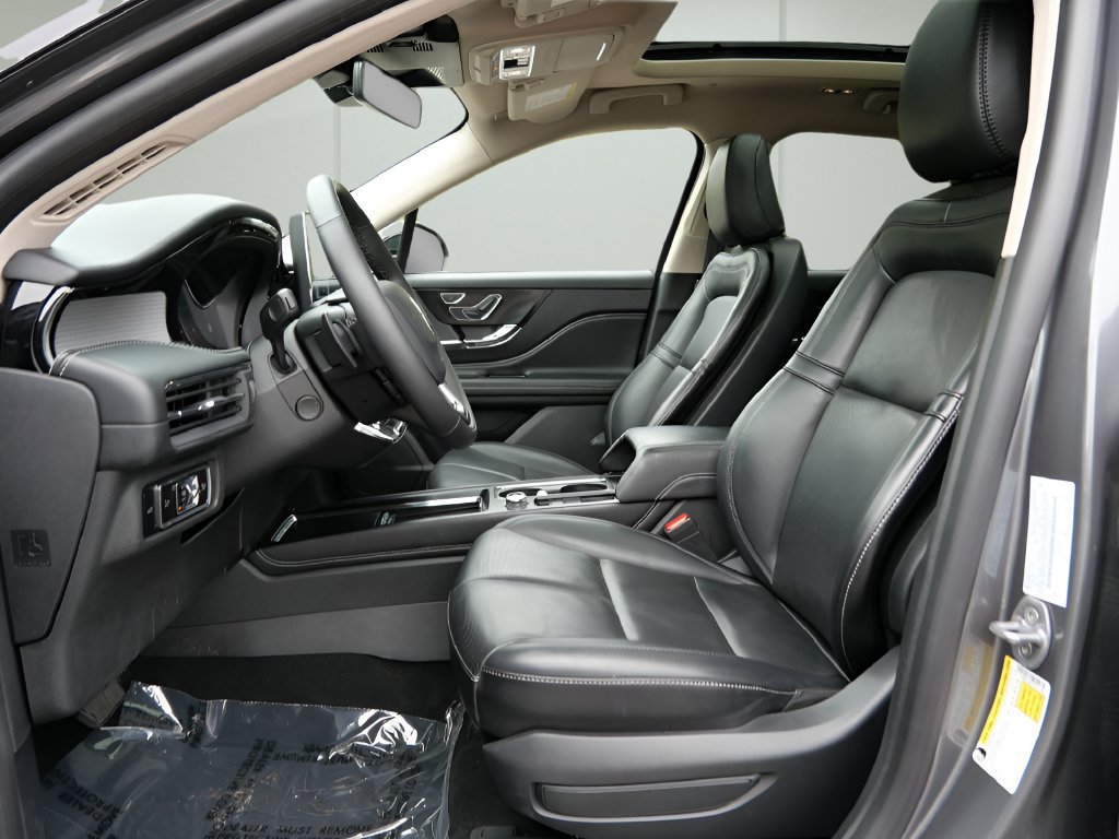 Used 2024 Lincoln Corsair AWD w/ Equipment Group 101A image 10