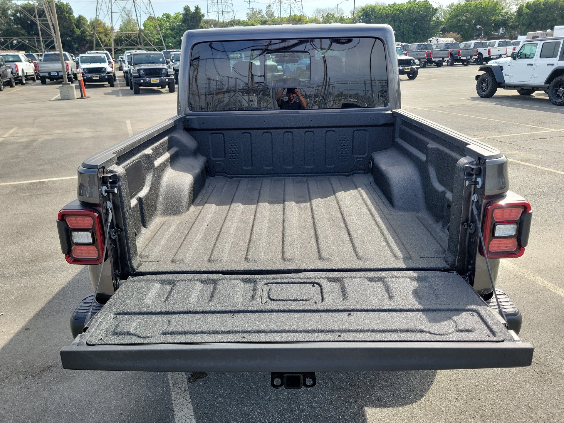 New 2026 Jeep Gladiator Rubicon w/ Steel Bumper Group AWD/4WD image 18