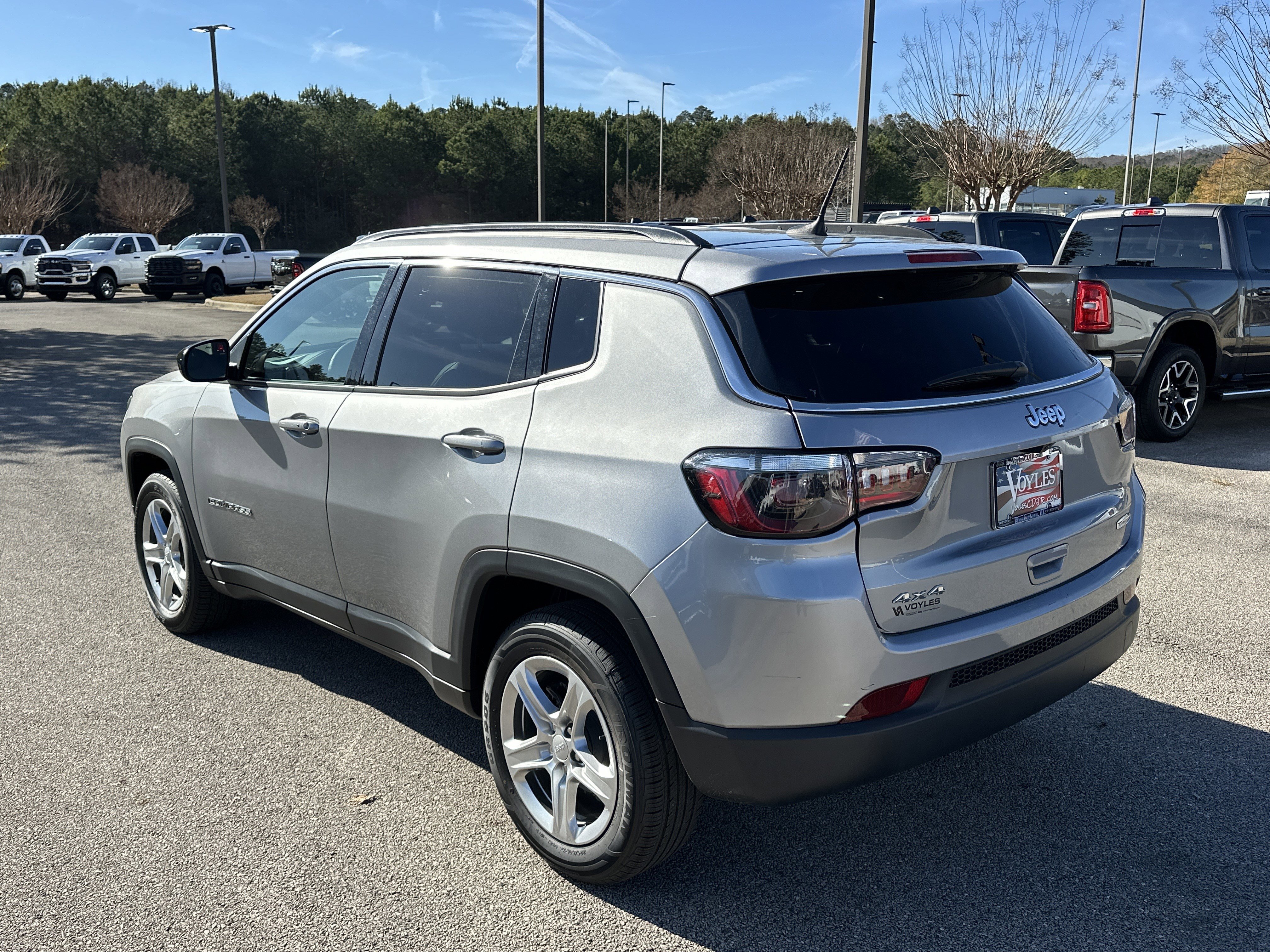 Used 2024 Jeep Compass Latitude image 5