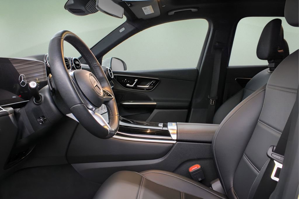 Used 2024 Mercedes-Benz GLC 300 4MATIC image 18