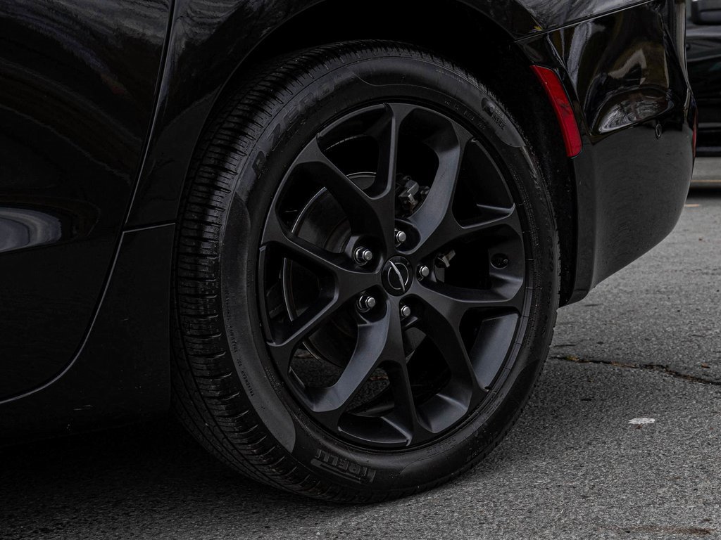 Used 2023 Chrysler Pacifica Touring-L w/ S Appearance Package image 8