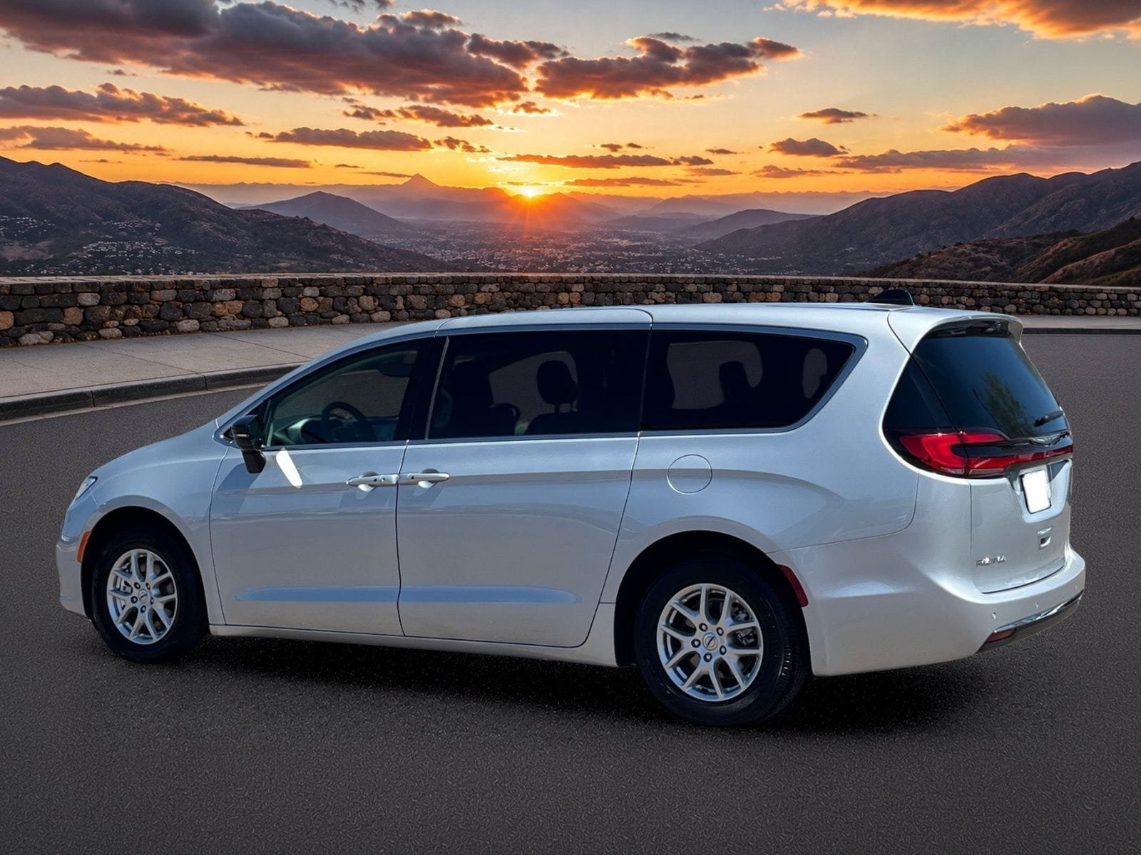 Used 2024 Chrysler Pacifica Touring-L FWD image 4