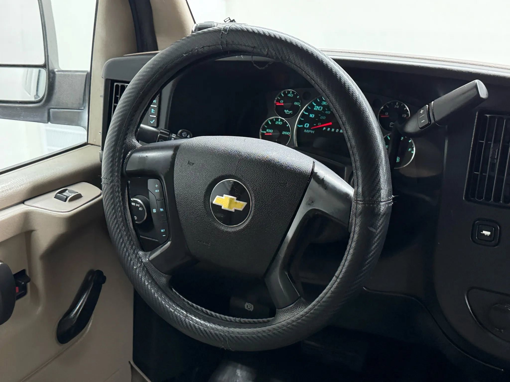 Used 2013 Chevrolet Express 3500 LS image 17