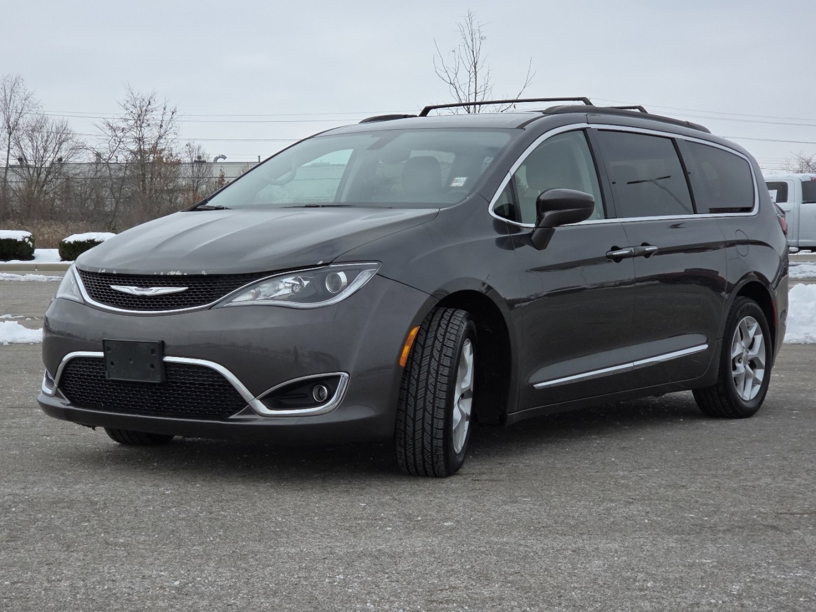 Used 2017 Chrysler Pacifica Touring-L w/ Tire & Wheel Group image 11