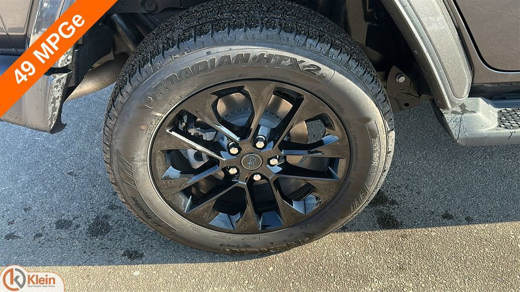 Used 2025 Jeep Wrangler Unlimited Sahara AWD/4WD image 9