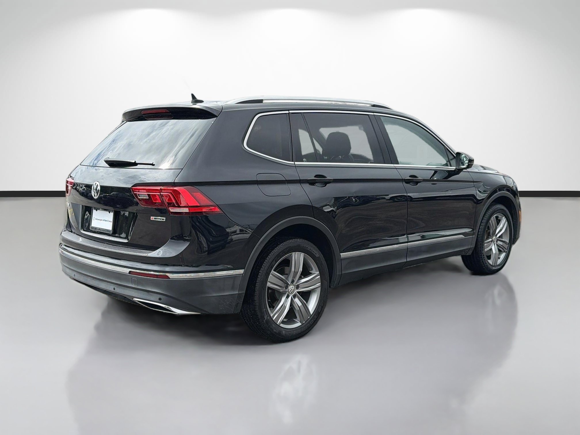 Used 2019 Volkswagen Tiguan SEL Premium w/ 3rd Row Seat Package AWD/4WD image 3