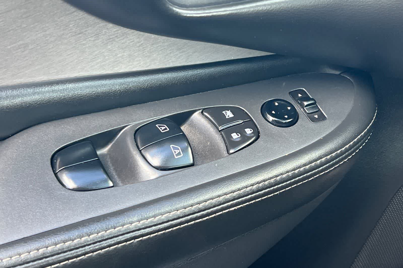 Used 2021 Nissan Murano SV FWD image 14