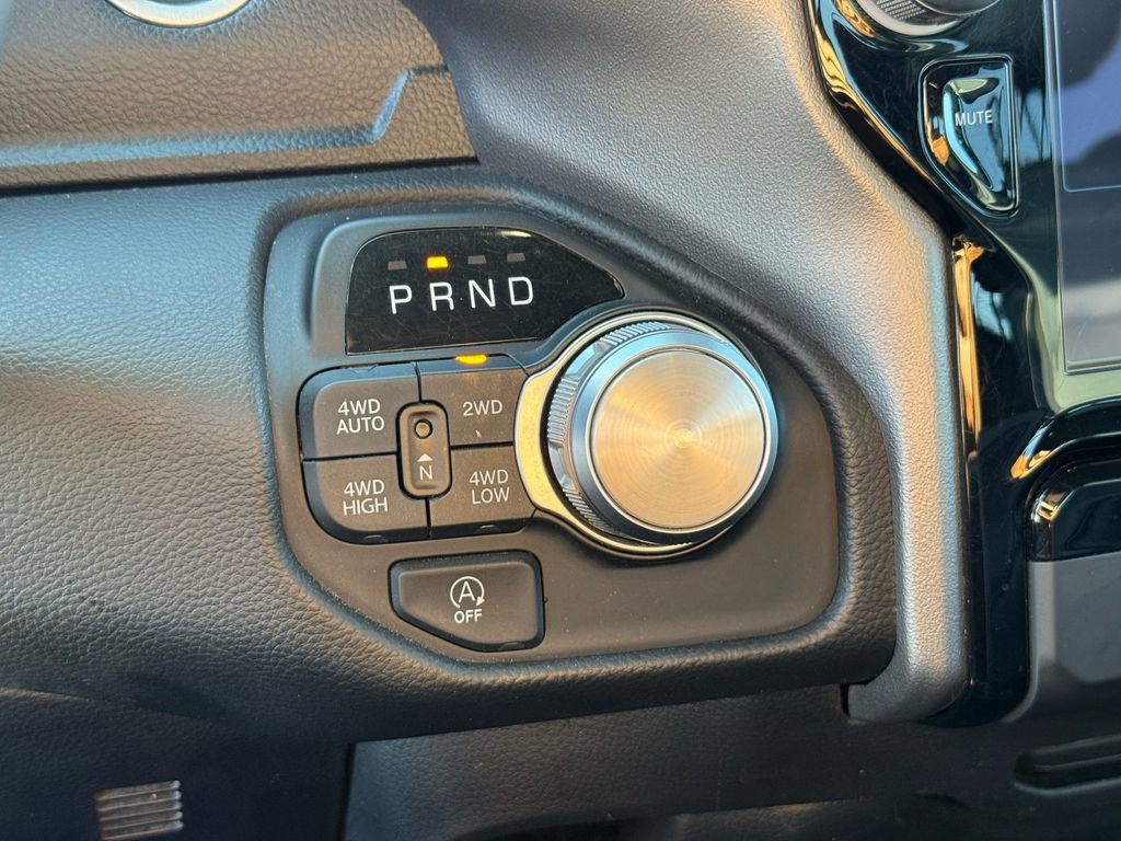 Used 2025 RAM 1500 Laramie AWD/4WD image 34