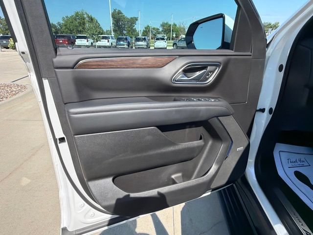 Used 2022 Chevrolet Suburban High Country AWD/4WD image 10