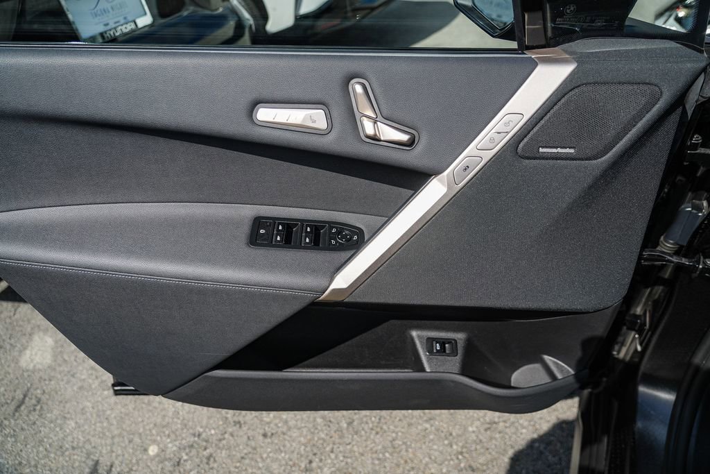 Used 2024 BMW iX xDrive50 image 21
