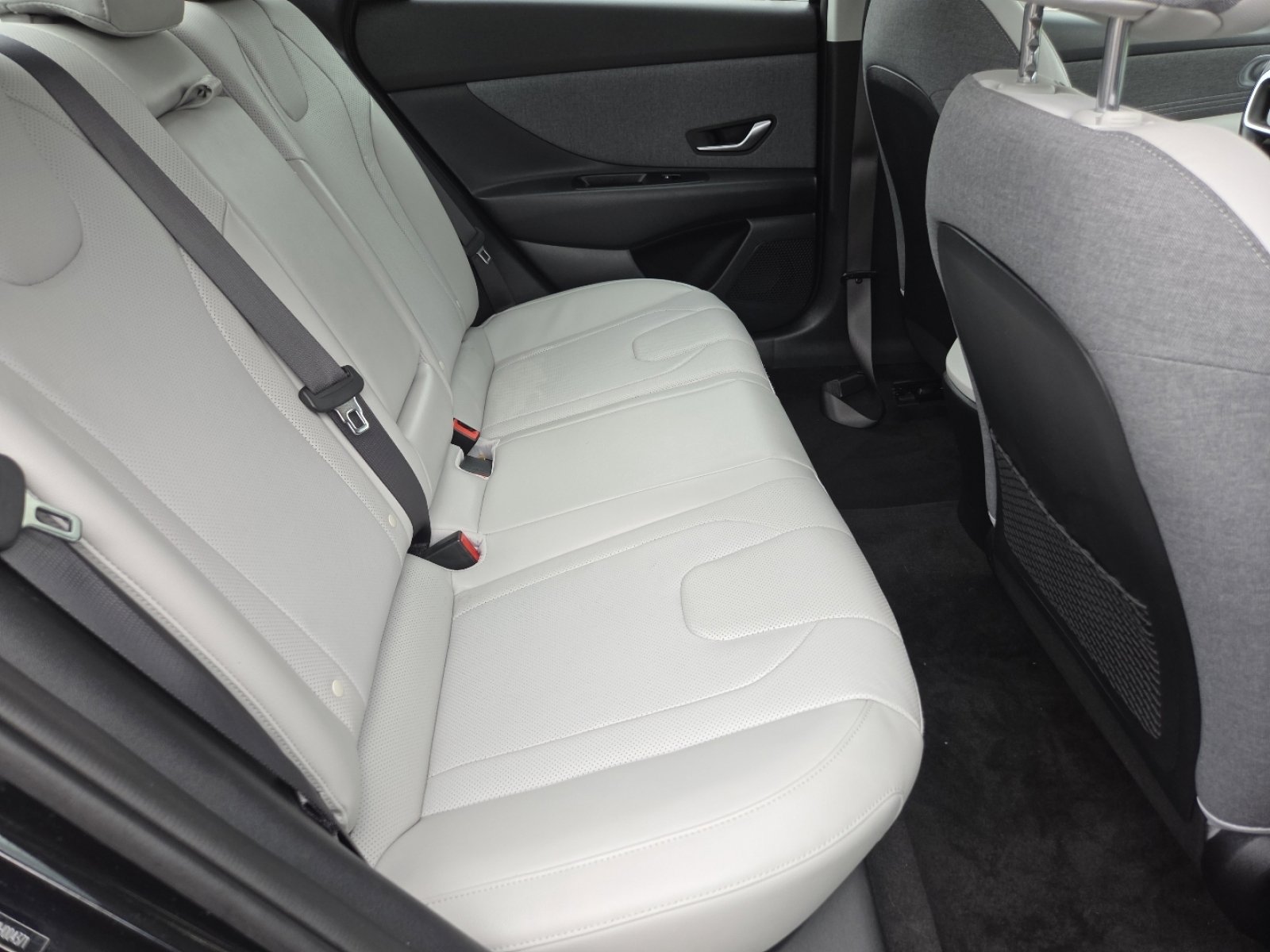 Used 2021 Hyundai Elantra Limited image 24