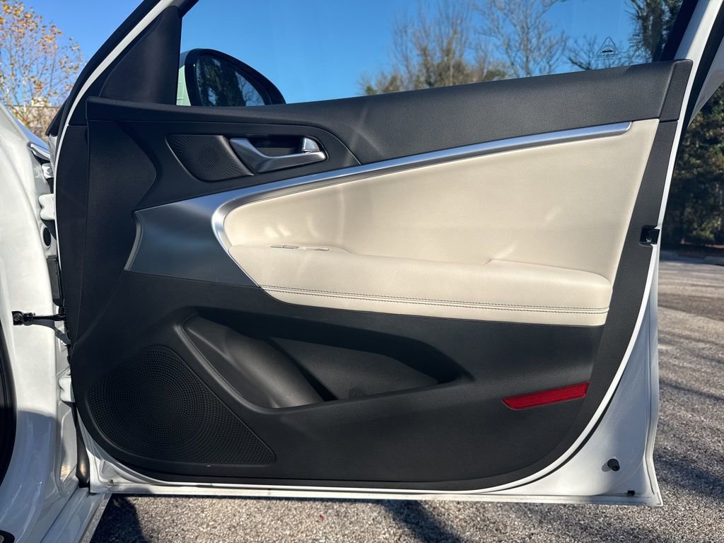 New 2025 Genesis G70 2.5T image 32