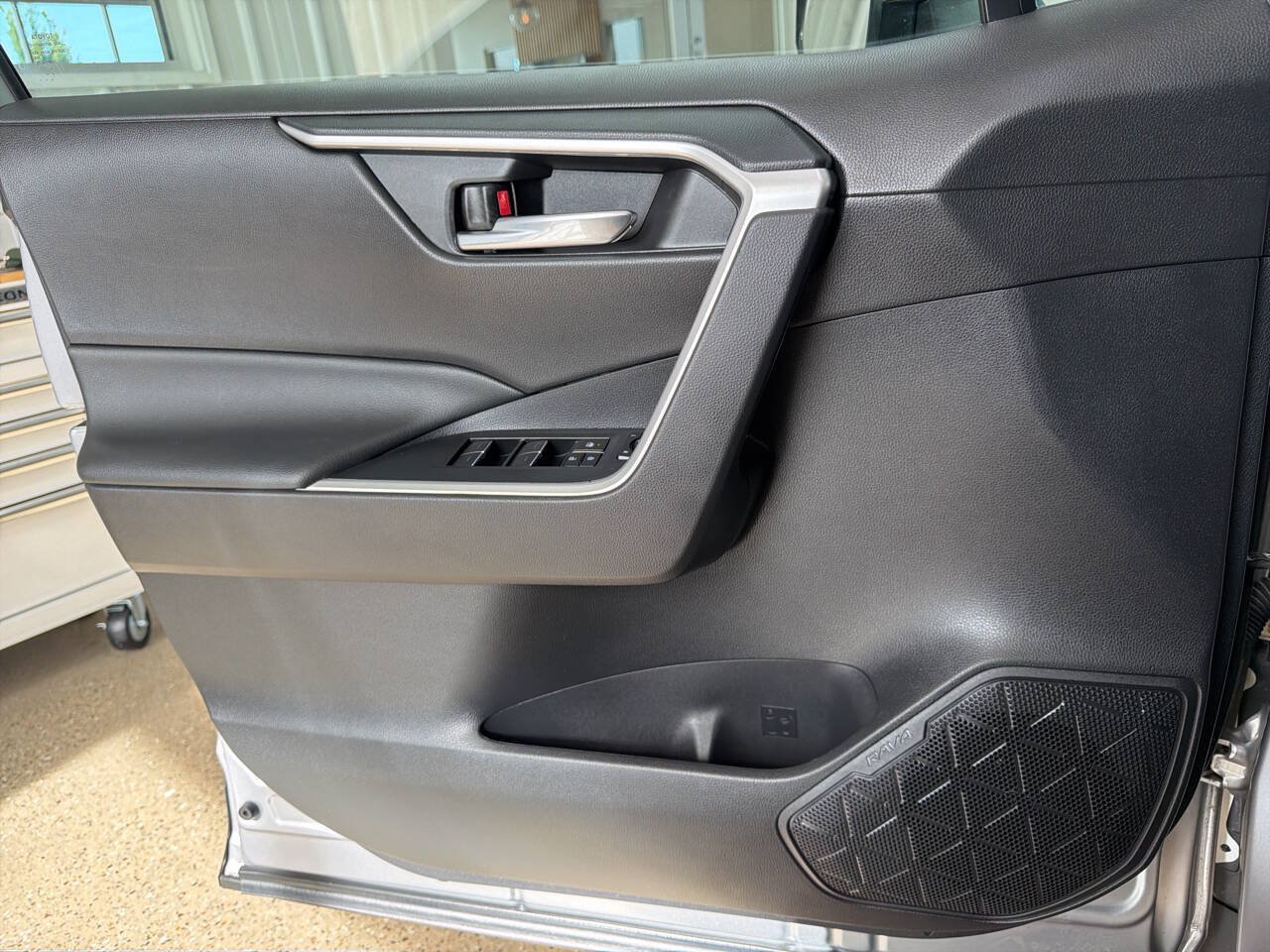 Used 2022 Toyota RAV4 XLE AWD/4WD image 19