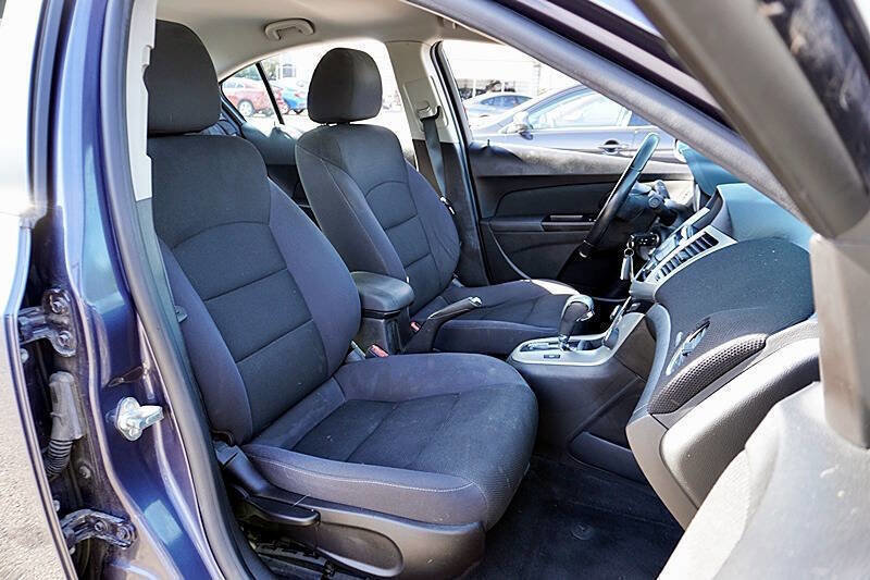 Used 2014 Chevrolet Cruze LT image 14