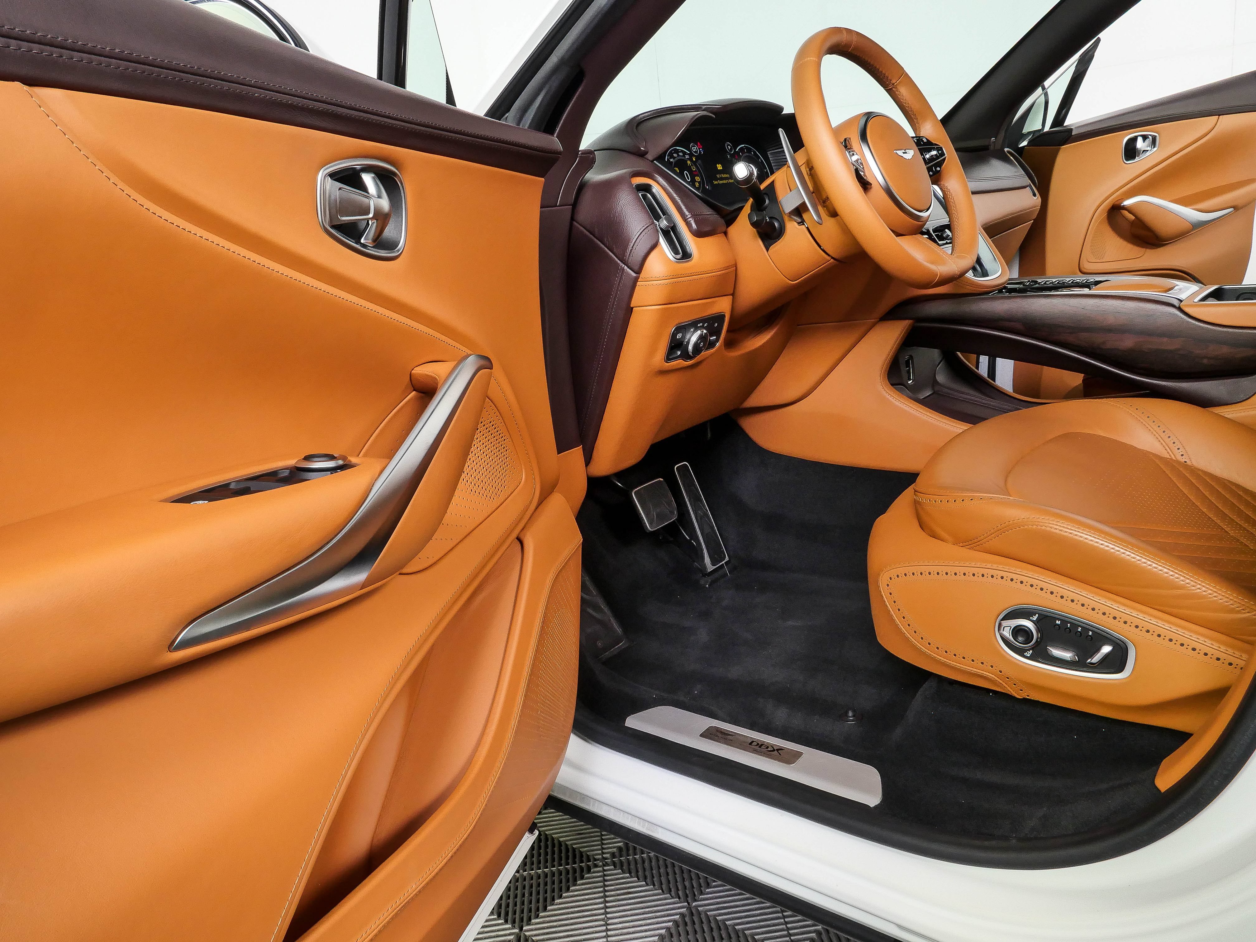 Used 2021 Aston Martin DBX AWD/4WD image 7