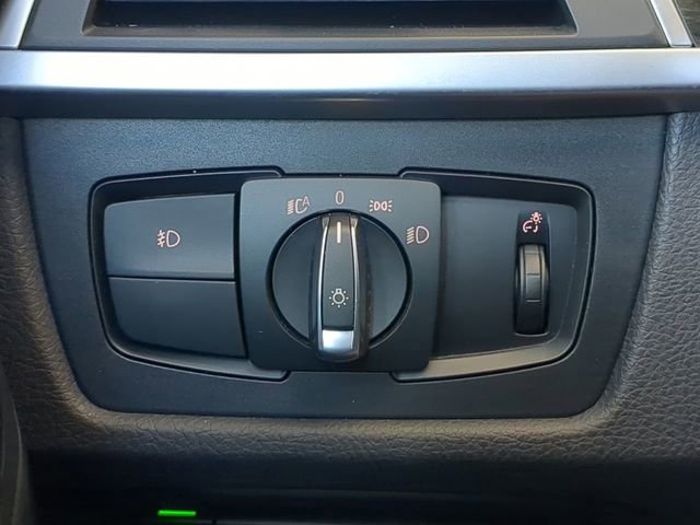 Used 2018 BMW 330e w/ Convenience Package image 25