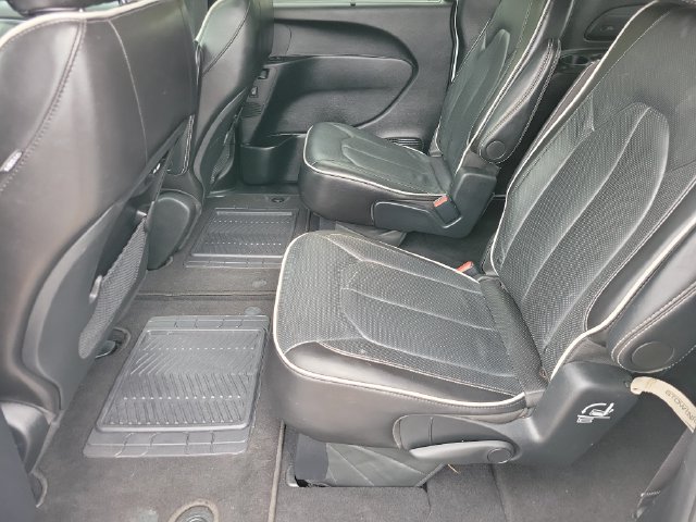 Used 2025 Chrysler Pacifica Limited FWD image 17
