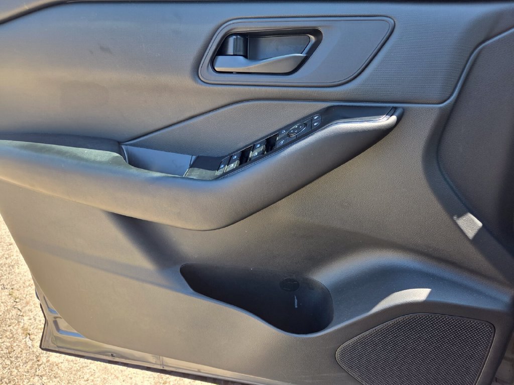 Used 2026 Nissan Rogue S FWD image 21