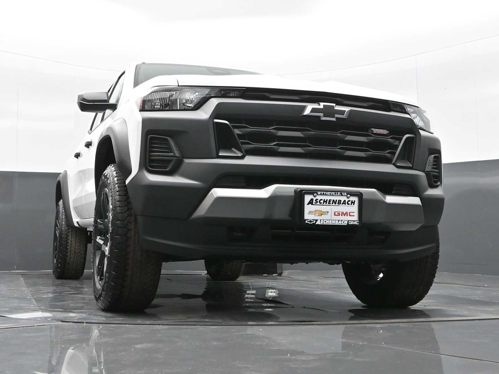 Used 2024 Chevrolet Colorado Trail Boss image 18