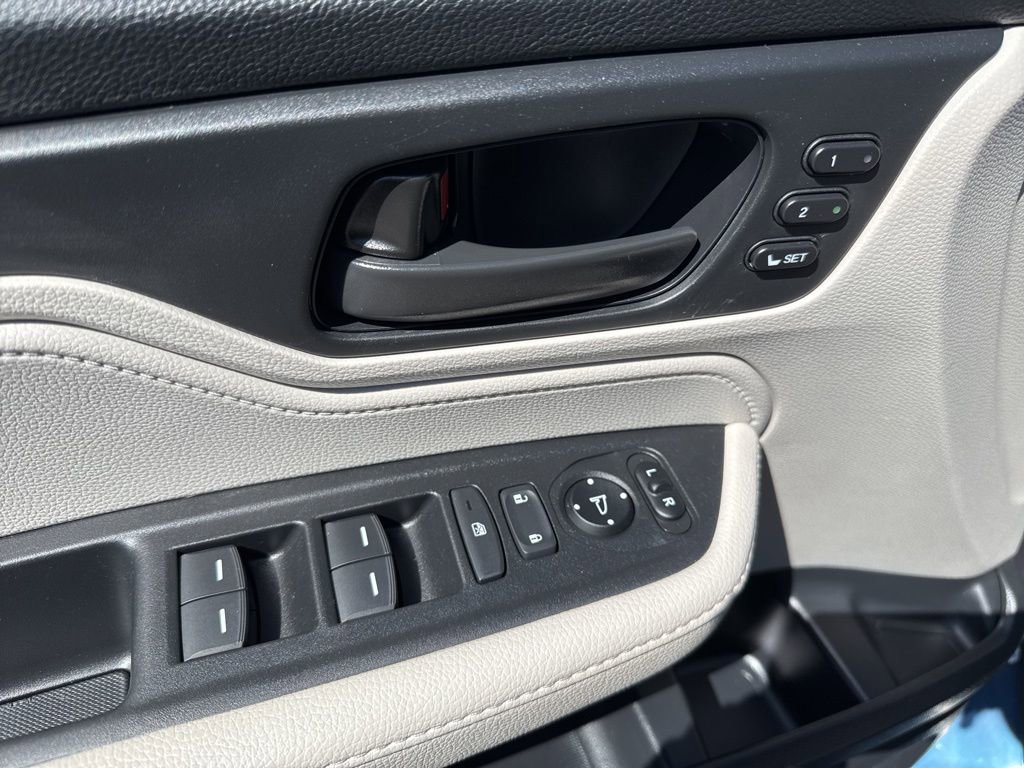Used 2025 Honda Odyssey EX-L image 17