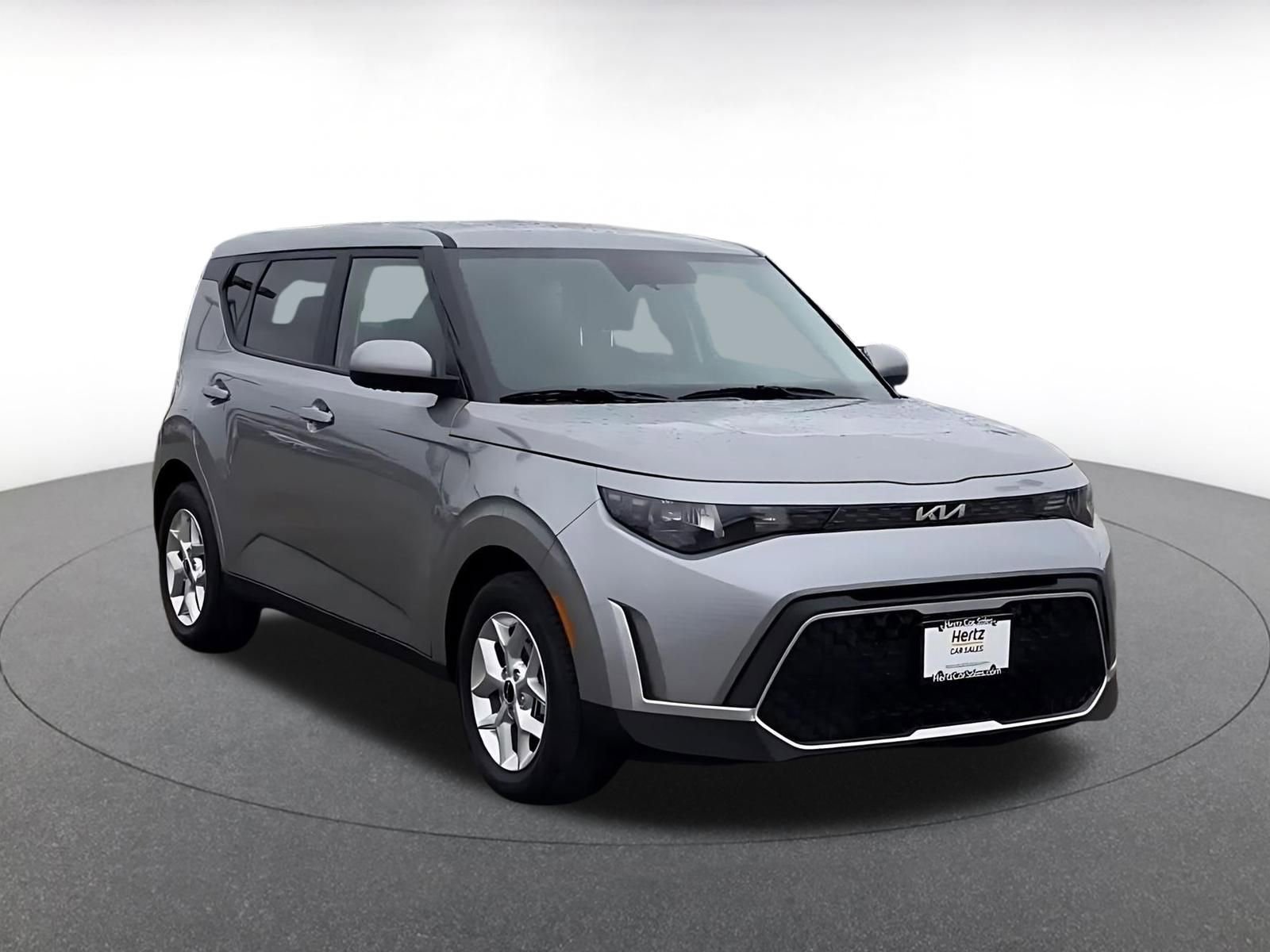Used 2025 Kia Soul LX w/ LX Technology Package FWD image 2