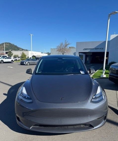 Used 2022 Tesla Model Y Long Range image 2