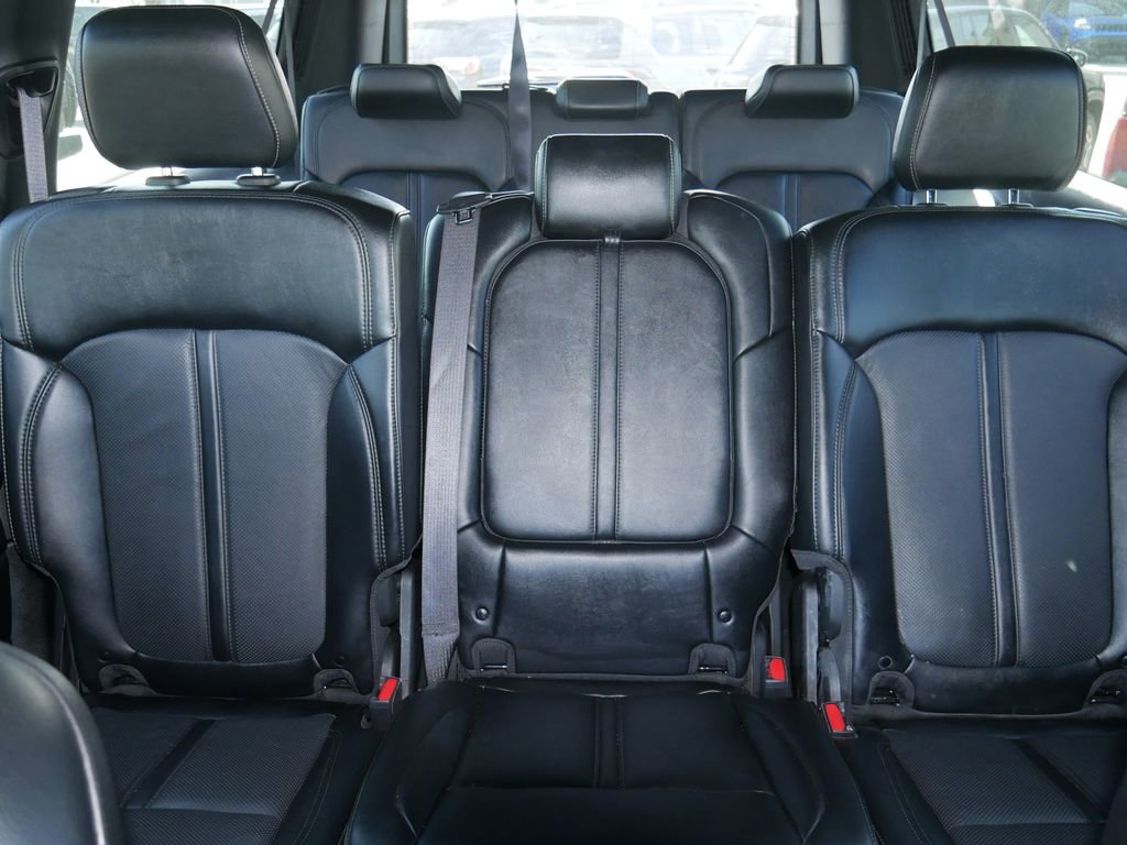 Certified 2024 Jeep Wagoneer L Series III w/ Flexible Seating Group image 41