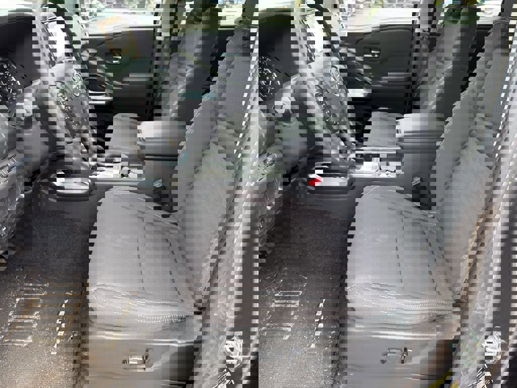 Used 2024 Nissan Frontier SV image 11