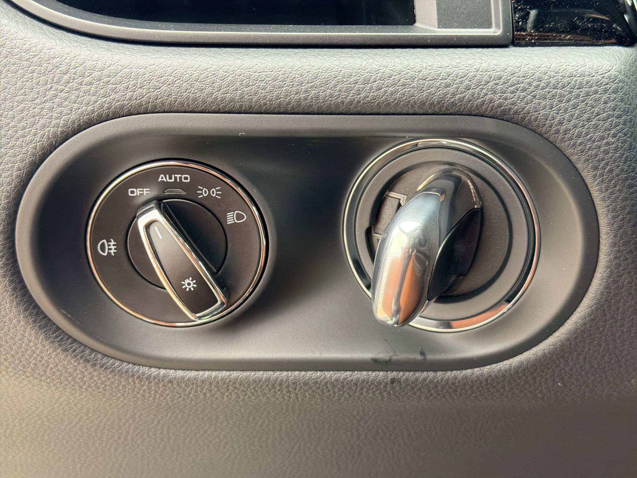 New 2026 Porsche Macan Turbo image 24