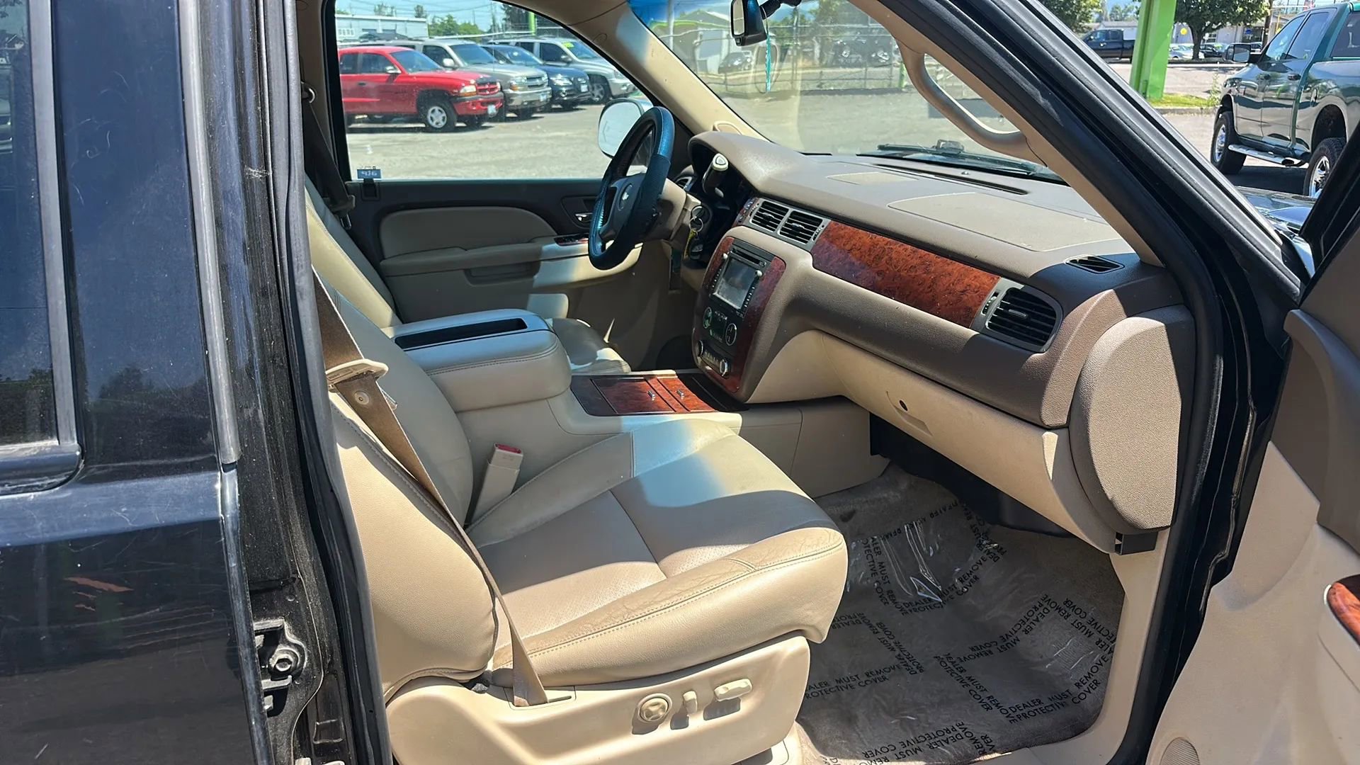 Used 2012 Chevrolet Suburban LTZ image 16