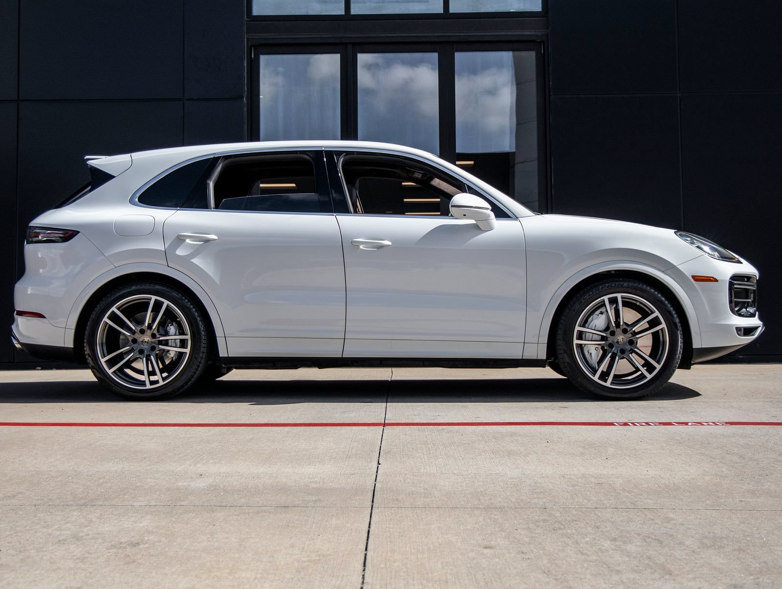 Certified 2023 Porsche Cayenne Turbo AWD/4WD image 12
