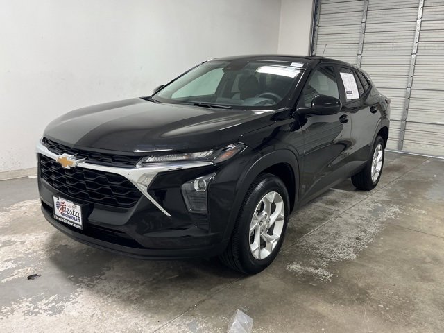 Used 2025 Chevrolet Trax LS w/ LS Convenience Package image 8