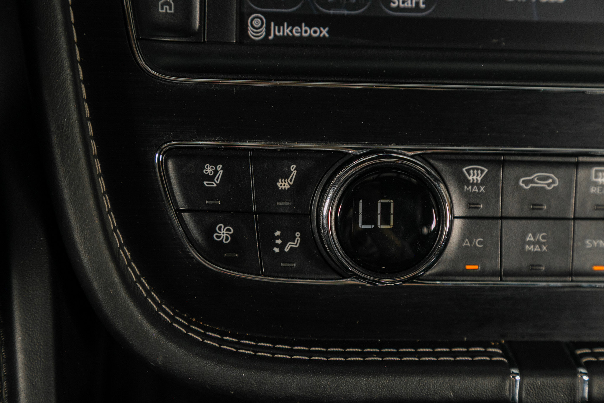 Used 2017 Bentley Bentayga W12 AWD image 48