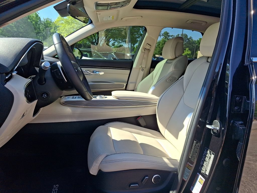Used 2023 Genesis GV70 2.5T w/ Advanced Package AWD/4WD image 13