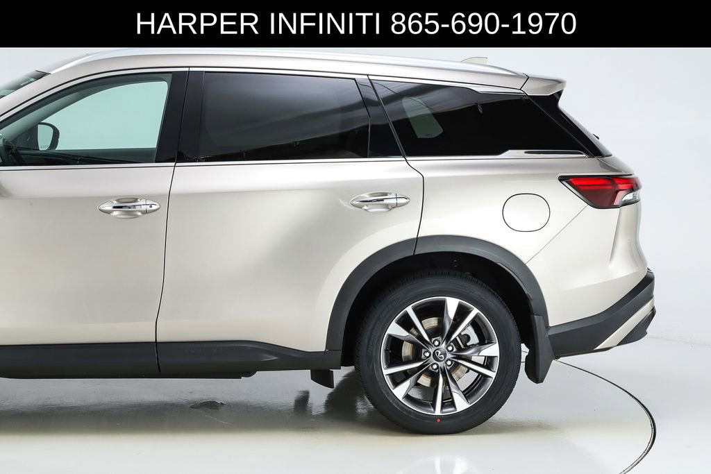 Used 2023 INFINITI QX60 Luxe w/ Vision Package FWD image 4