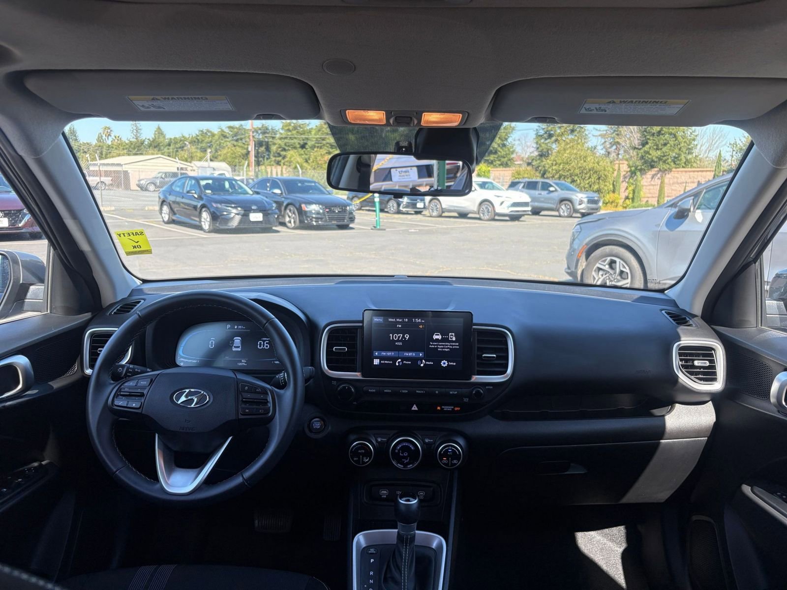 Used 2025 Hyundai Venue SEL image 33